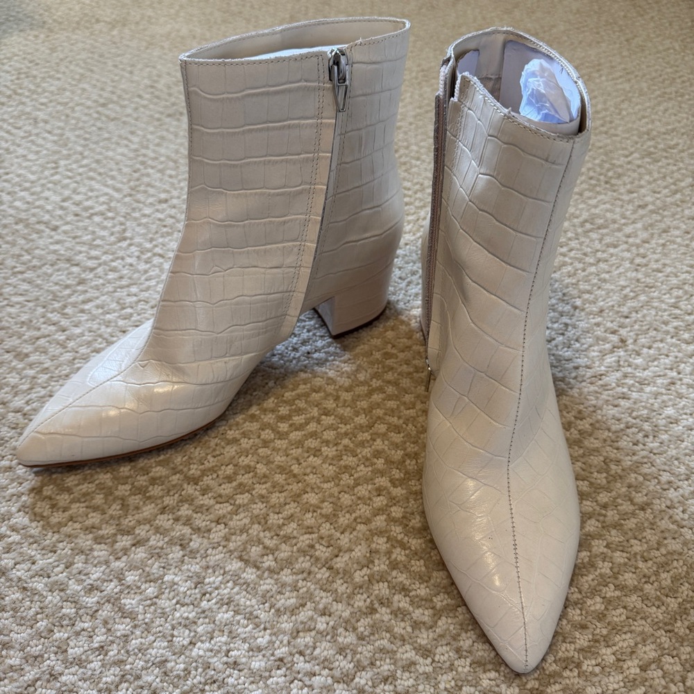 Dolce Vita Croc-Embossed Cream Size 9 Ankle Boots New in Box